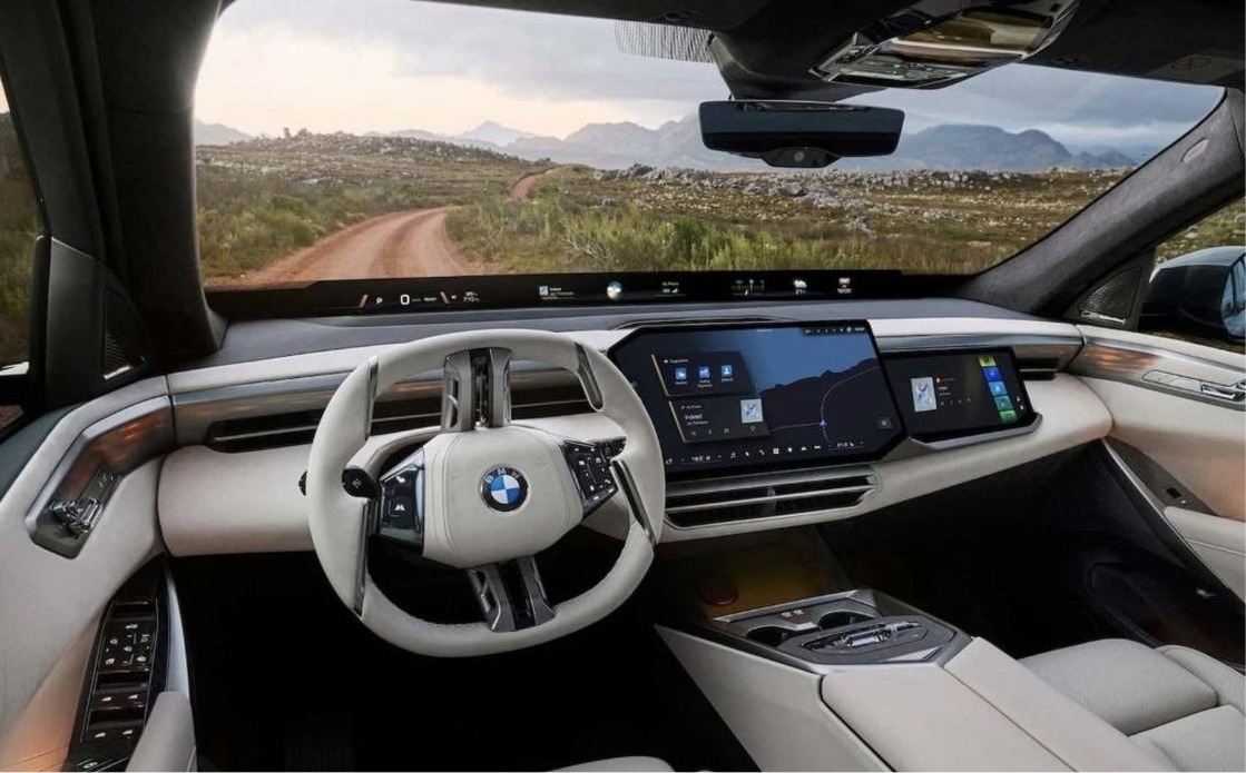 Кабина нового BMW. Четкие линии, премиальные материалы и крупный экран для управления