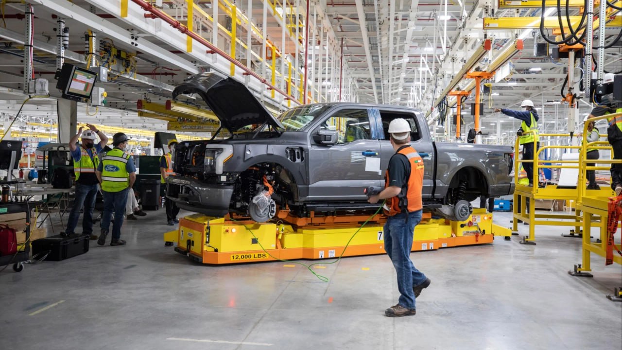Конвейер завода Ford Motors