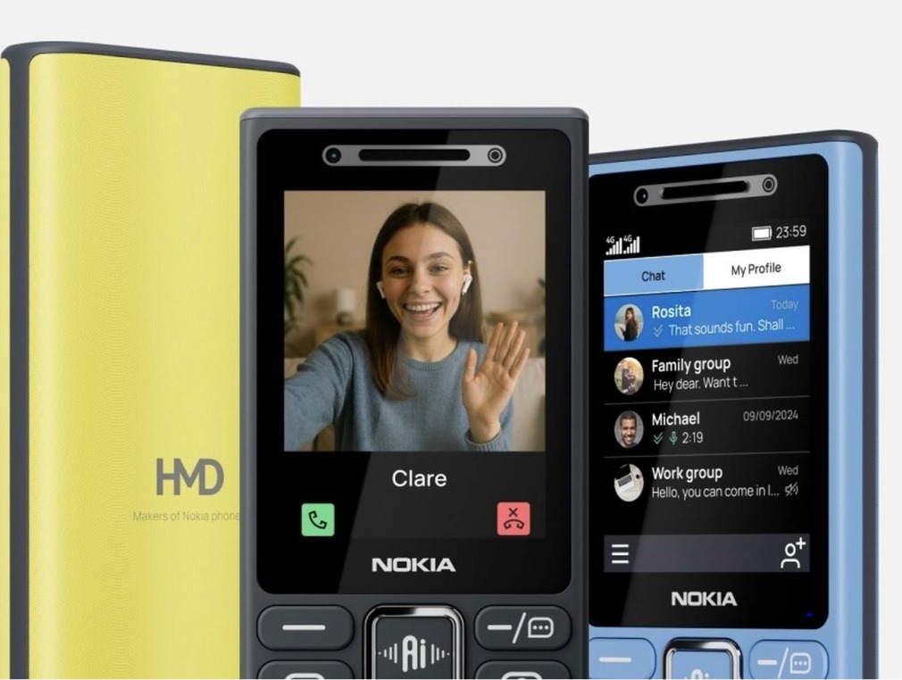 Современный кнопочный телефон Nokia в крупном плане, на клавиатуре выделена отдельная кнопка “AI”, от неё расходятся тонкие световые линии голосовых команд: звонок, фонарик, будильник, видеозвонок, вопрос-ответ. На экране телефона — маленькое окно видеозвонка с родным человеком, рядом — пиктограмма голосового ассистента. Вокруг — контраст старого и нового: ретро-кнопки, FM-радио, длинная батарея и одновременно облачные сервисы, цифровой ассистент, 4G-сигнал